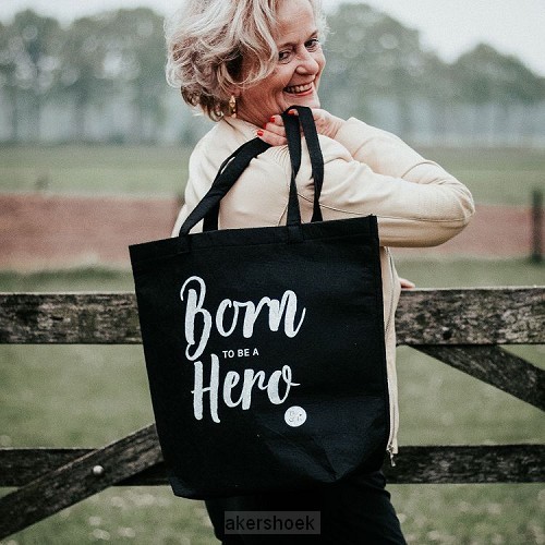 Born to be a Hero /zwartvilt/wittetekst