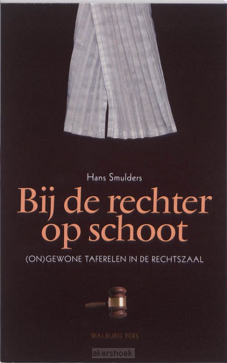 Bij de rechter op schoot