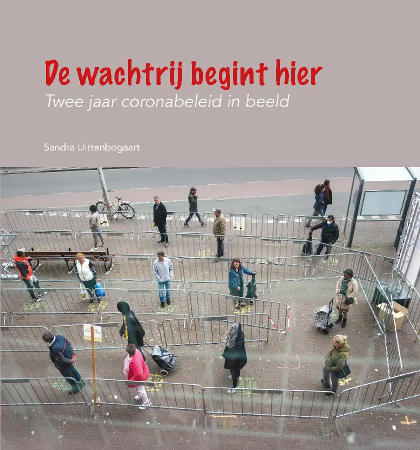 De wachtrij begint hier