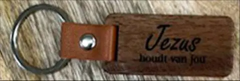 Sleutelhanger hout/leer Jezus houdt van